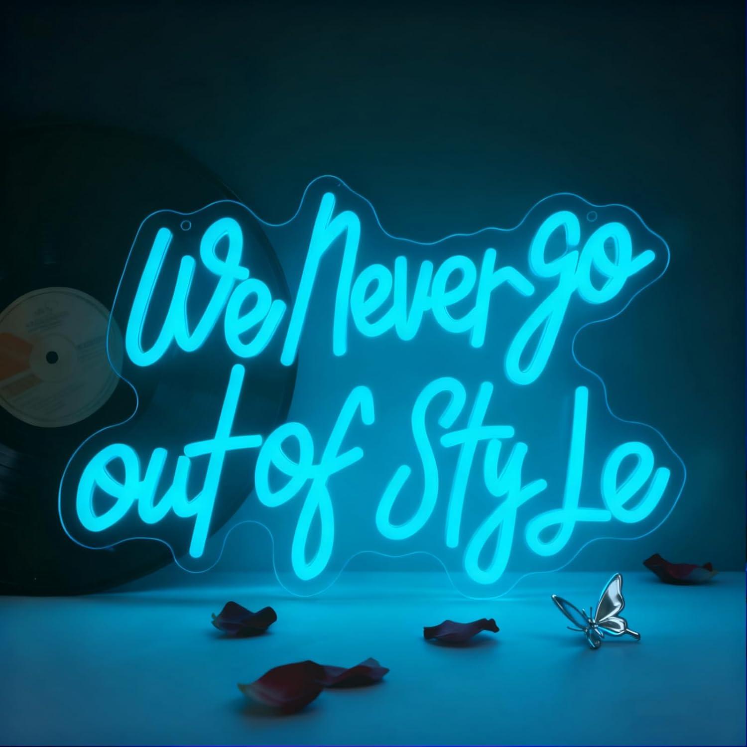 We Never Go Out Of Style Neon  - مراجعة Neon Sign Party وسعره